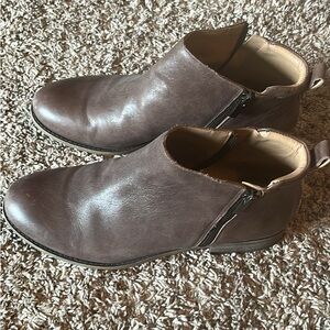 Women’s Franco Sarto leather bootie size 9